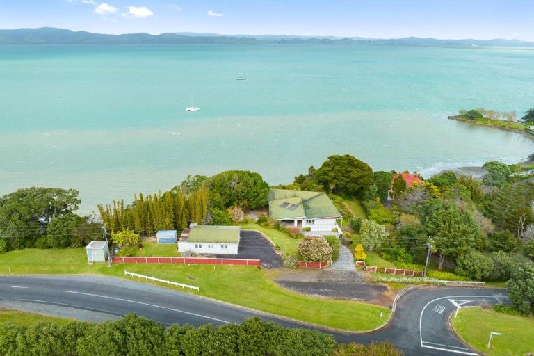 Photo of property in 30 Manganese Point Road, Tamaterau, Whangarei, 0174
