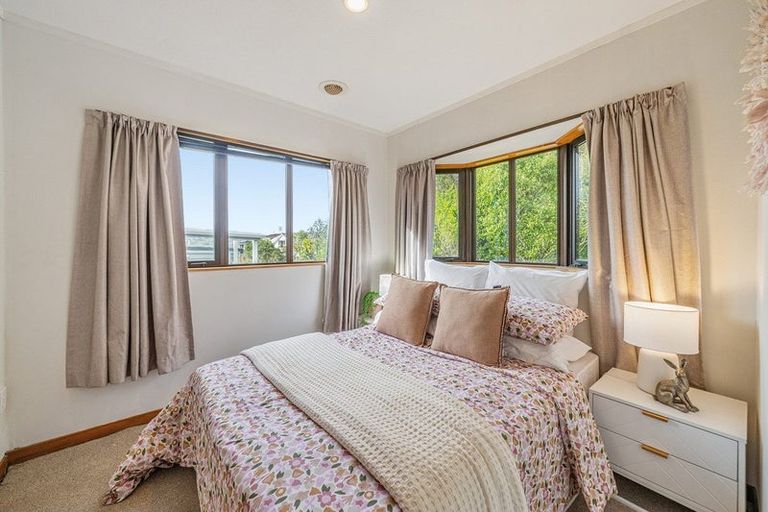 Photo of property in 16a Parklands Drive, Karori, Wellington, 6012