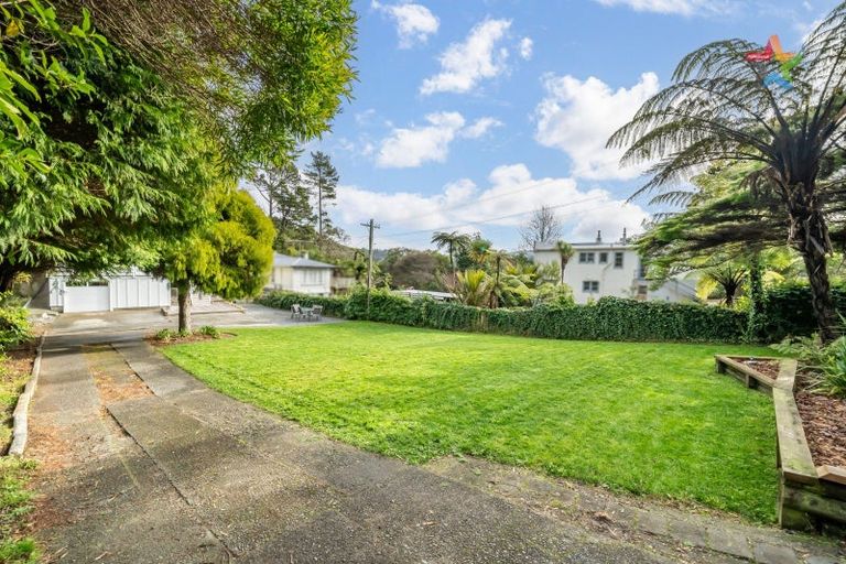 Photo of property in 110 Manuka Street, Stokes Valley, Lower Hutt, 5019