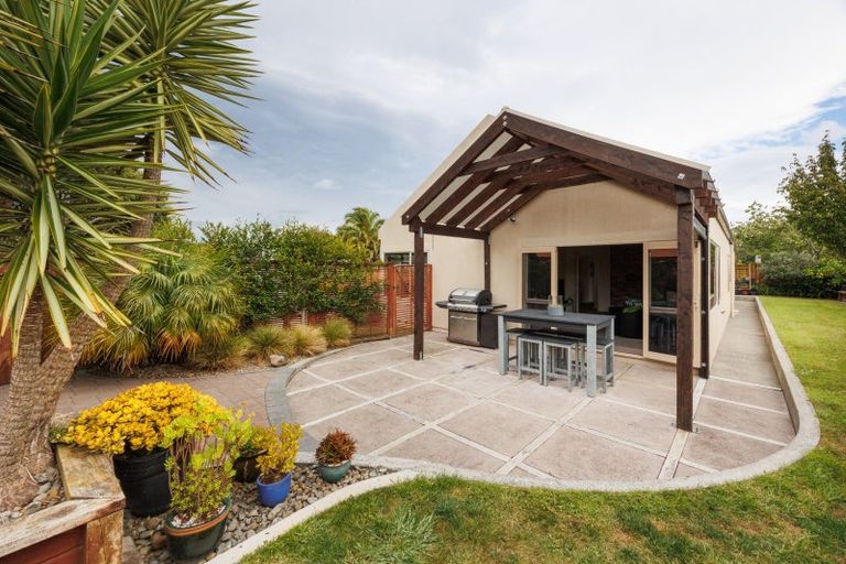 Photo of property in 19 Rothesay Place, Highbury, Palmerston North, 4412