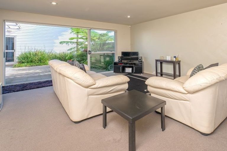 Photo of property in 24 Zabeel Crescent, Takanini, 2112