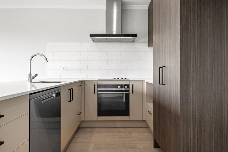 Photo of property in 4/1 Parapara Place, Albany, 0632