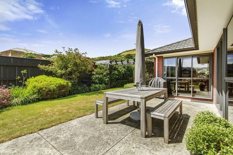 Photo of property in 189 Woodman Drive, Tawa, Wellington, 5028