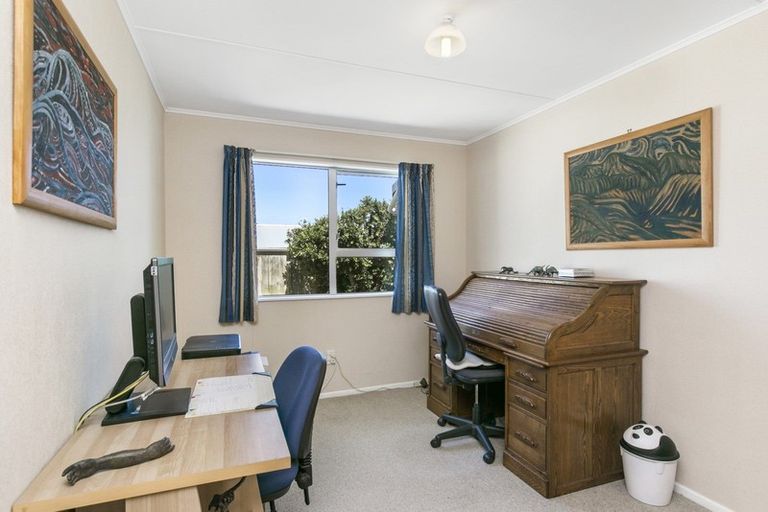Photo of property in 9 Frobisher Street, Island Bay, Wellington, 6023