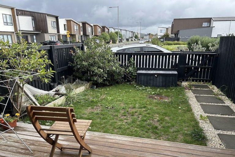 Photo of property in 43 Te Aparangi Road, Papakura, 2110