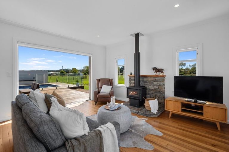 Photo of property in 13 Trotting Course Drive, Kumeu, 0891