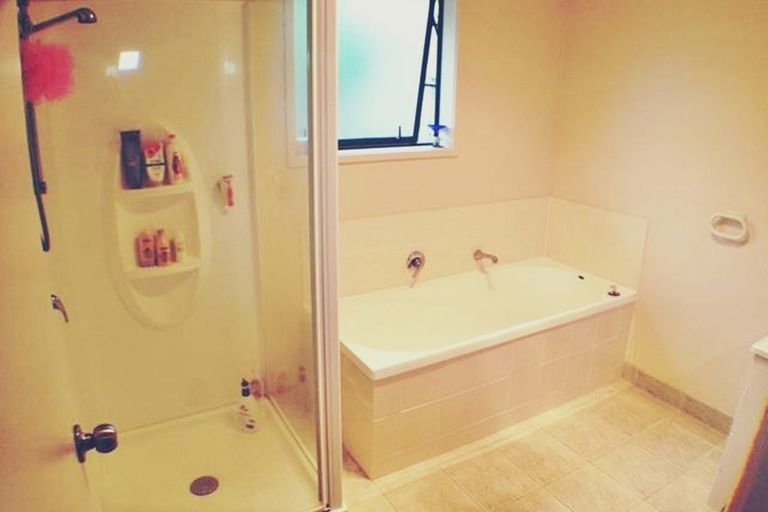 Photo of property in 36 Roy Maloney Drive, Henderson, Auckland, 0612