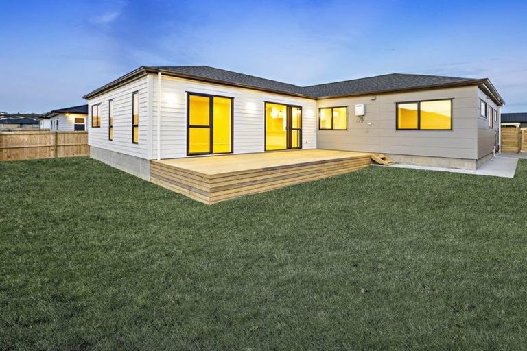 Photo of property in 12 Twin Parks Rise, Papakura, 2110
