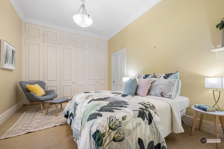 Photo of property in 6 Hawker Street, Mount Victoria, Wellington, 6011