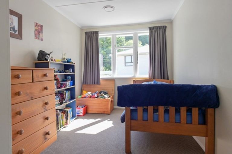 Photo of property in 9 Greer Crescent, Tawa, Wellington, 5028