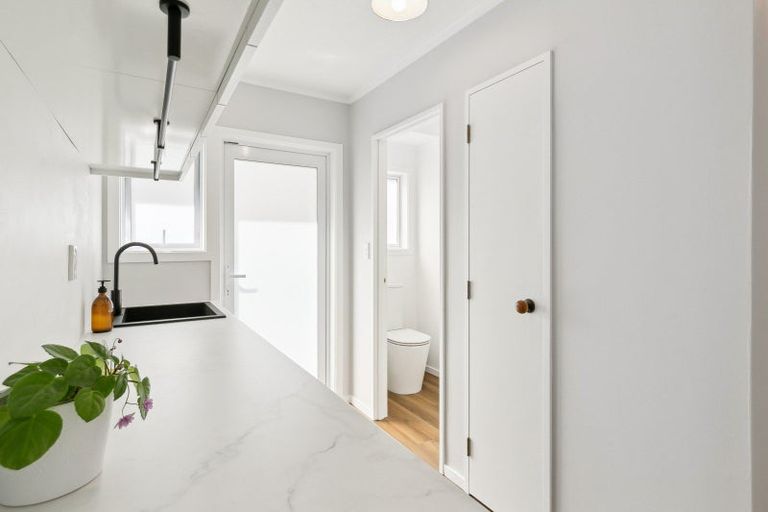 Photo of property in 21 Mexted Terrace, Tawa, Wellington, 5028