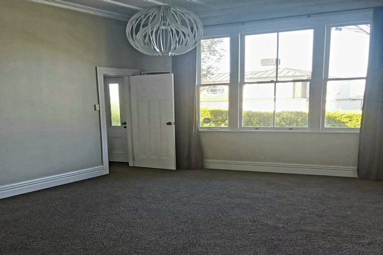 Photo of property in 2 Hinemoa Street, Birkenhead, Auckland, 0626