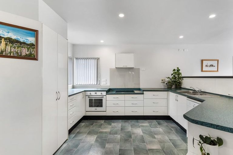 Photo of property in 86 Wade River Road, Stanmore Bay, Whangaparaoa, 0932