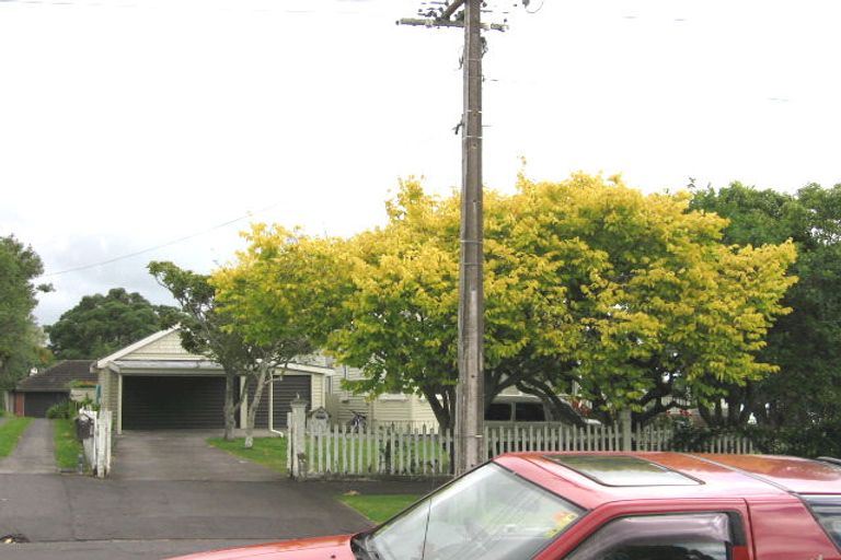 Photo of property in 7 First Avenue, Stanley Point, Auckland, 0624