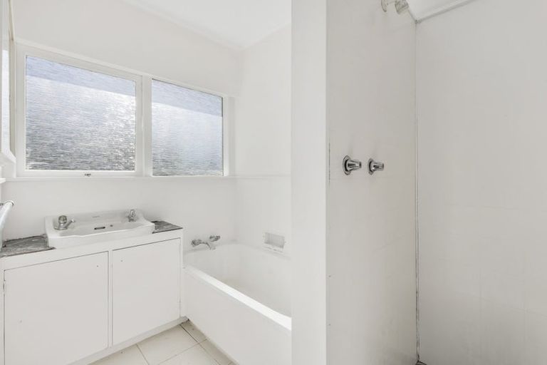 Photo of property in 2 Beswick Place, Birkdale, Auckland, 0626