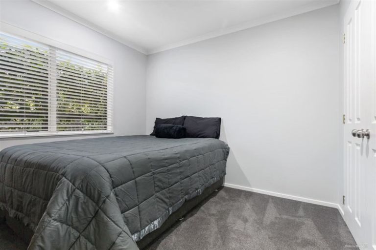 Photo of property in 22 John Lister Close, Golflands, Auckland, 2013