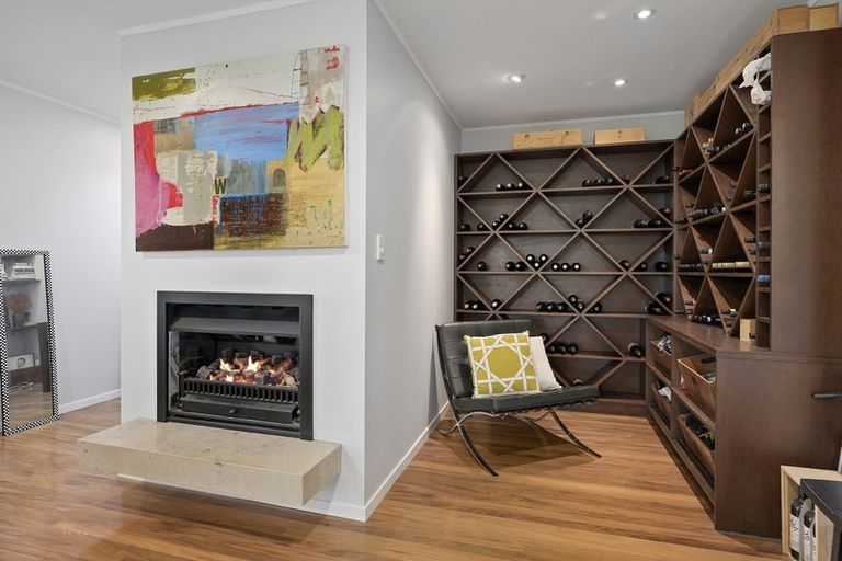 Photo of property in 6a Terrylyn Drive, Hillcrest, Auckland, 0627