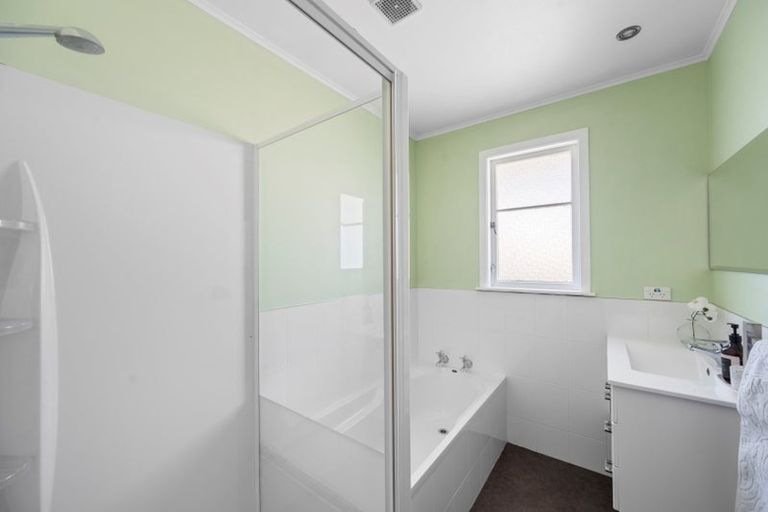 Photo of property in 14 Warwick Crescent, Taradale, Napier, 4112