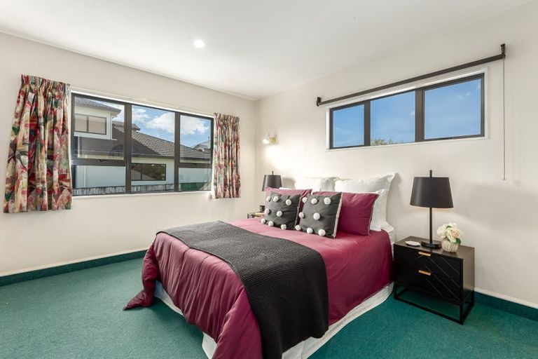 Photo of property in 31 Lanyon Place, Whitby, Porirua, 5024