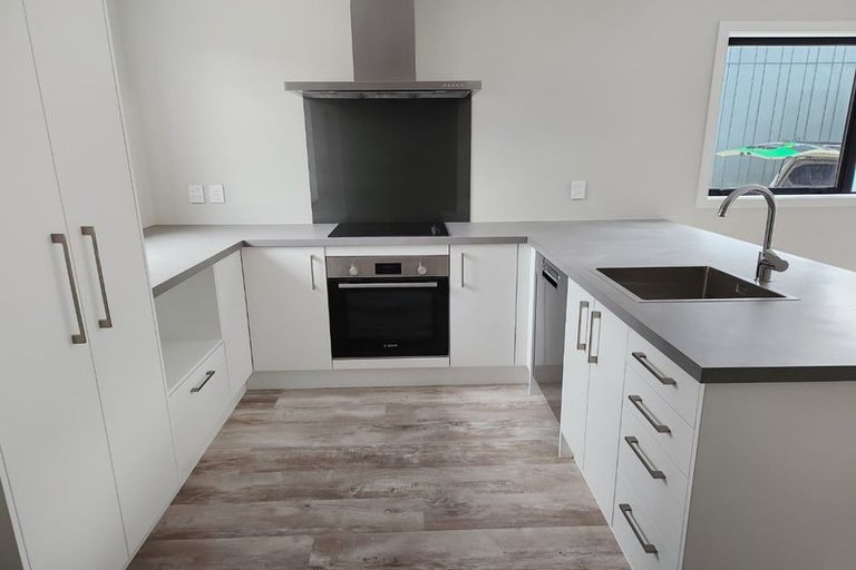 Photo of property in 4/64 Glen Road, Stokes Valley, Lower Hutt, 5019