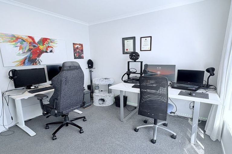 Photo of property in 12a Discovery Place, Marfell, New Plymouth, 4310