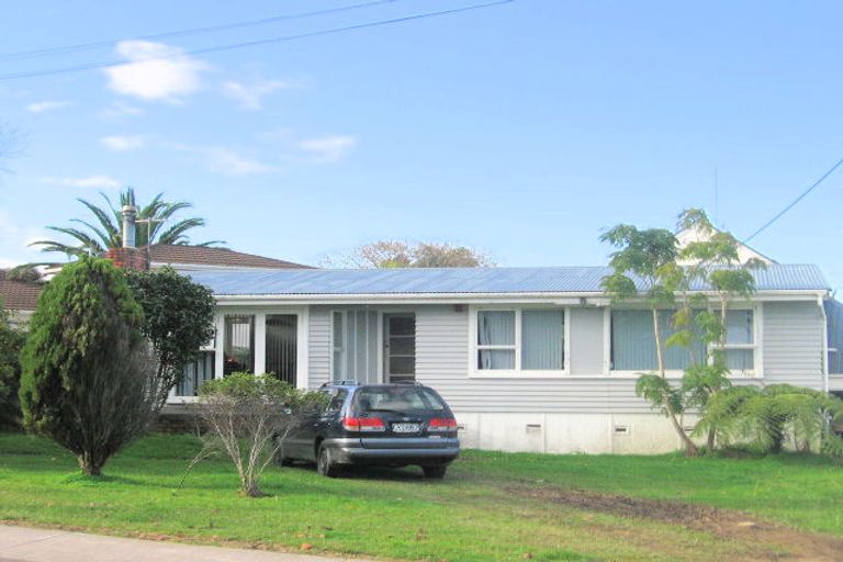 Photo of property in 4 Chorley Avenue, Massey, Auckland, 0614