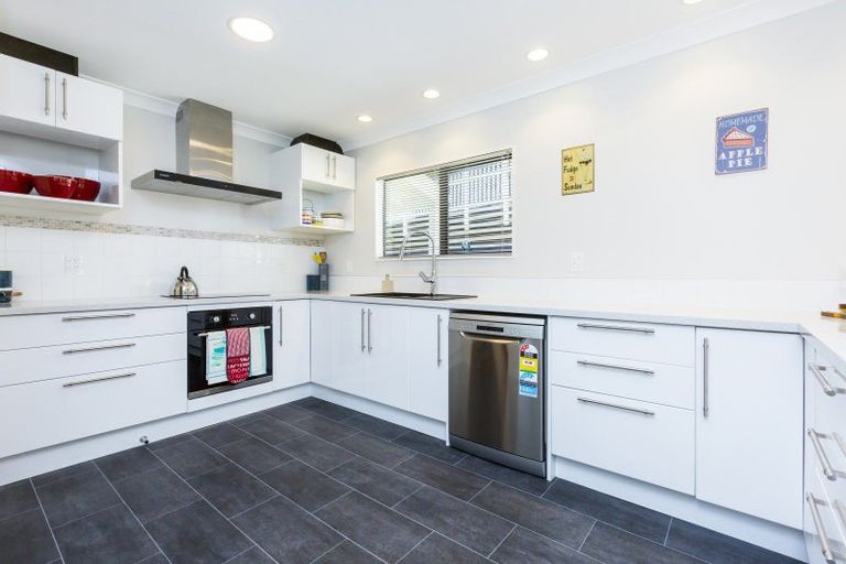 Photo of property in 122 Plateau Road, Te Marua, Upper Hutt, 5018