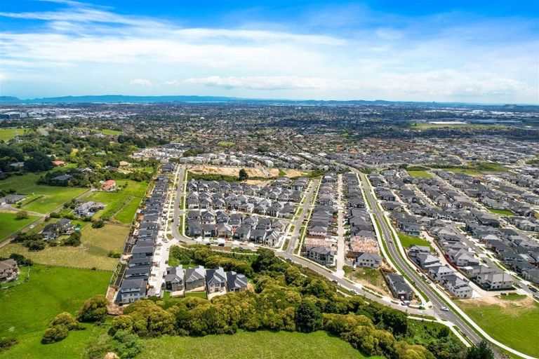 Photo of property in 1 Pae Lane, Flat Bush, Auckland, 2019
