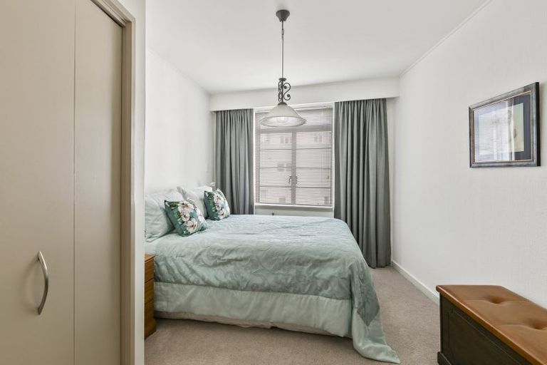 Photo of property in Wharenui Apartments, 274 Oriental Parade, Oriental Bay, Wellington, 6011