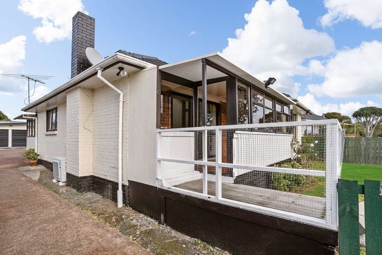 Photo of property in 6 Durham Street, Te Atatu Peninsula, Auckland, 0610