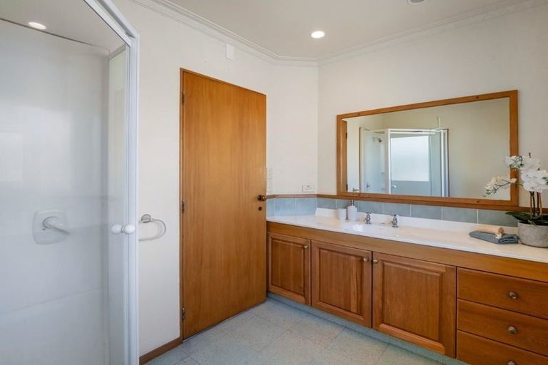 Photo of property in 32 Marine Parade, Mount Maunganui, 3116