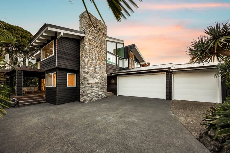 Photo of property in 47 Masterton Road, Rothesay Bay, Auckland, 0630