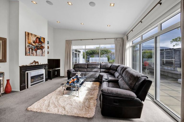 Photo of property in 27 Montague Grove, Stratford, 4332