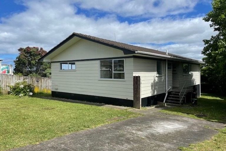 Photo of property in 15 Balwyn Place, Clendon Park, Auckland, 2103