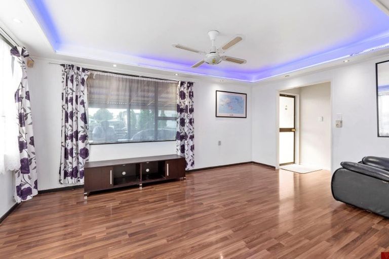 Photo of property in 1/1 Rebecca Rise, Weymouth, Auckland, 2103