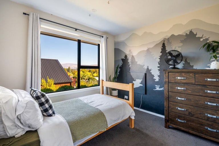 Photo of property in 9 Sarges Way, Lake Hawea, Wanaka, 9382