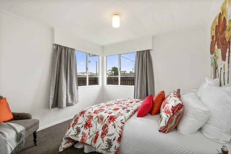 Photo of property in 48b Whites Line West, Woburn, Lower Hutt, 5010