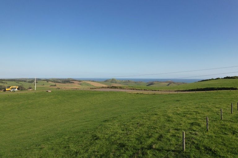 Photo of property in 177 Rehutai Road, Baylys Beach, 0377