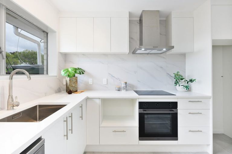 Photo of property in 1/1 Flagstaff Place, Massey, Auckland, 0614