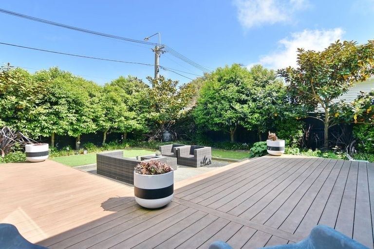 Photo of property in 102 Hills Road, Edgeware, Christchurch, 8013