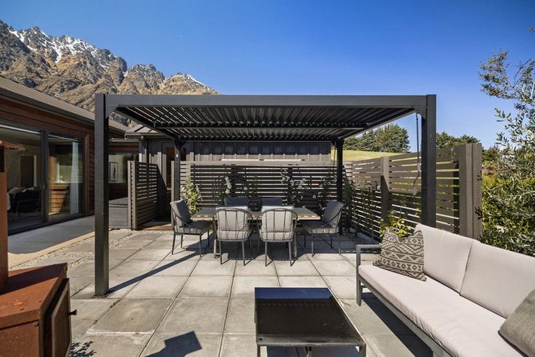 Photo of property in 6 Pendeen Crescent, Jacks Point, Queenstown, 9371