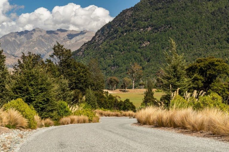 Photo of property in 17 Peregrine Falcon Road, Mount Creighton, Queenstown, 9371