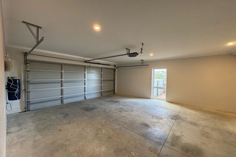 Photo of property in 18 Taurikura Way, Fairview Heights, Auckland, 0632