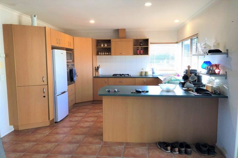 Photo of property in 8 Newinn Crescent, East Tamaki Heights, Auckland, 2016