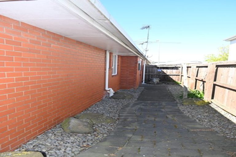 Photo of property in 2/18 Burdale Street, Riccarton, Christchurch, 8011