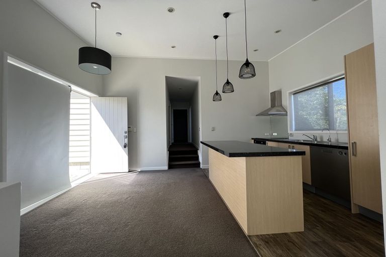 Photo of property in 9b Mackwood Place, Birkdale, Auckland, 0626