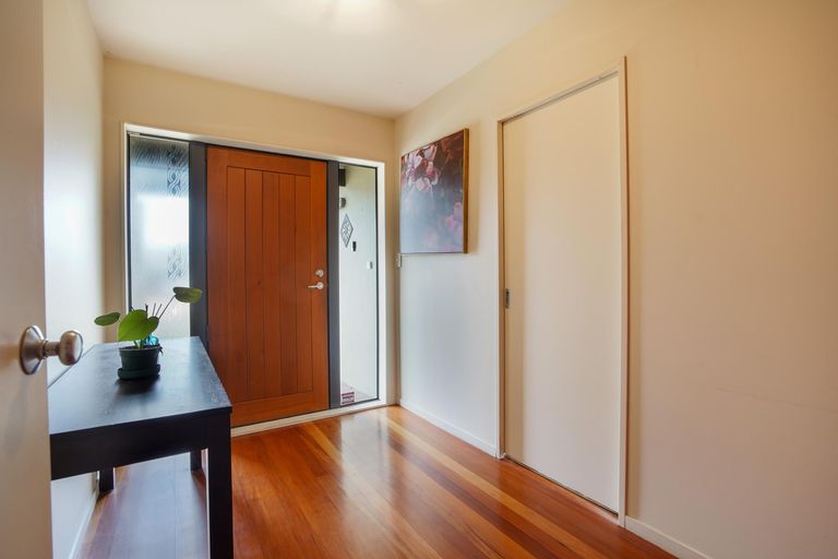 Photo of property in 24 Clearview Drive, Milson, Palmerston North, 4414