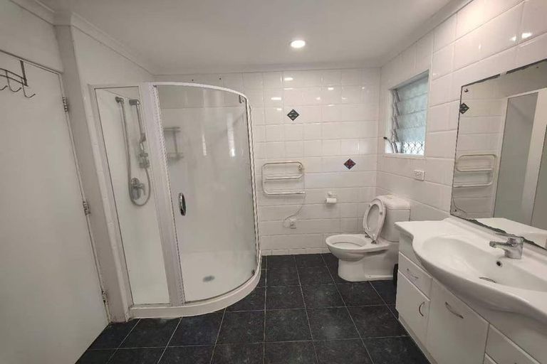 Photo of property in 2 Mellons Bay Road, Howick, Auckland, 2014