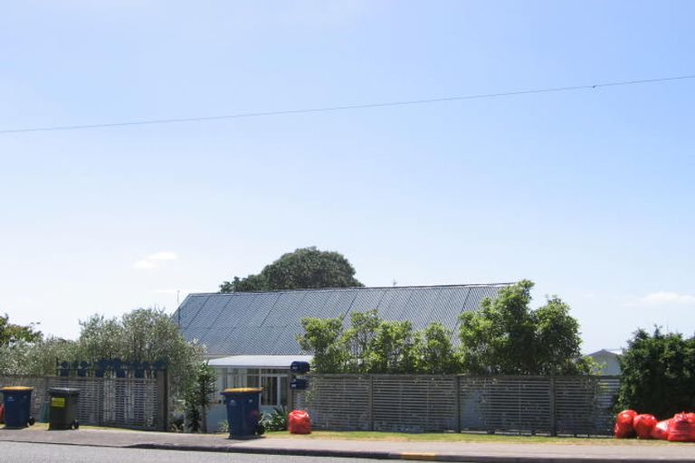 Photo of property in 55 Birkdale Road, Birkdale, Auckland, 0626