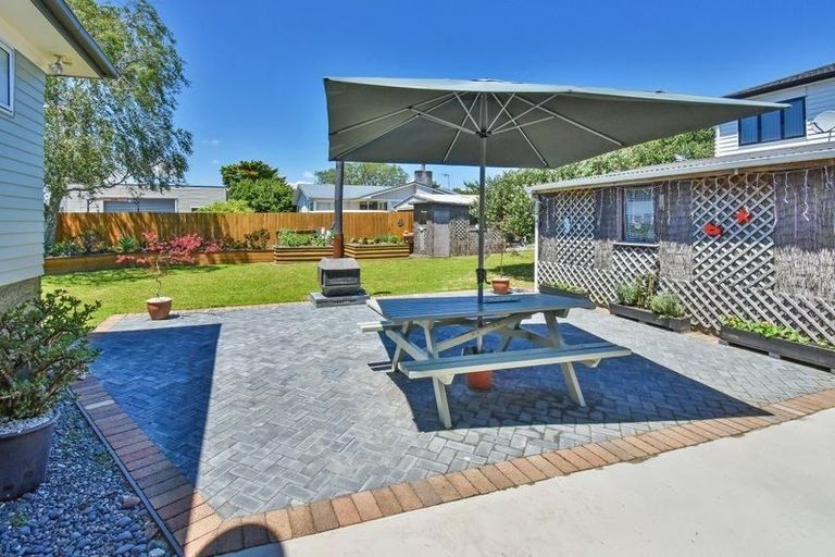 Photo of property in 9 Clendon Place, Manurewa, Auckland, 2102
